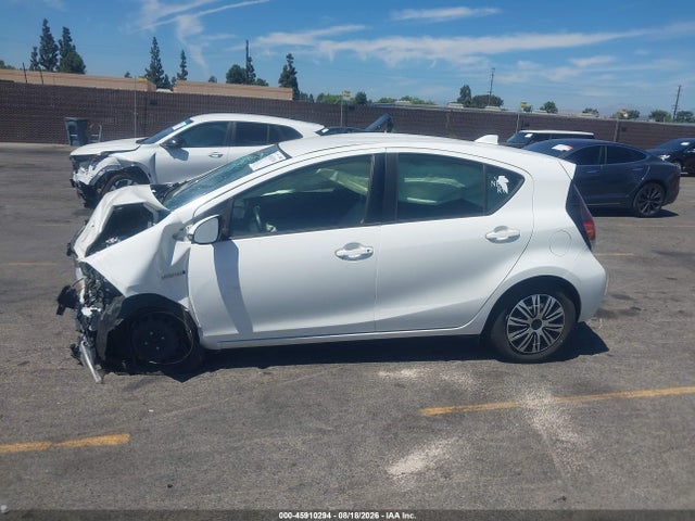 Toyota Prius C One 2016 JTDKDTB33G1117873 Image 14