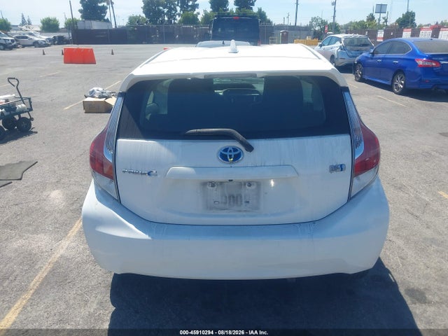 Toyota Prius C One 2016 JTDKDTB33G1117873 Image 16