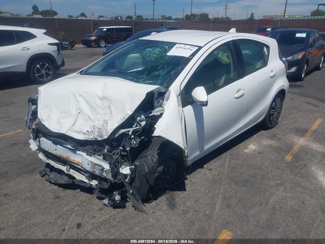 Toyota Prius C One 2016 JTDKDTB33G1117873 Image 2