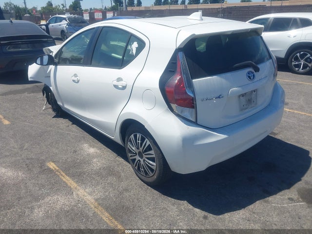 Toyota Prius C One 2016 JTDKDTB33G1117873 Image 3