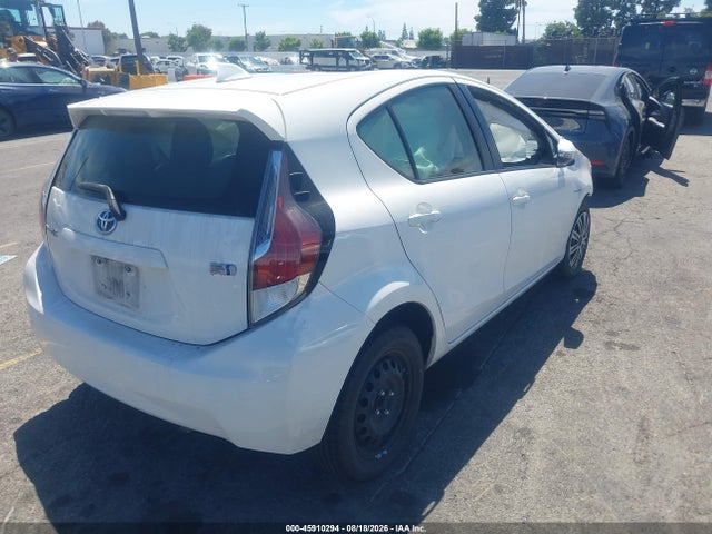Toyota Prius C One 2016 JTDKDTB33G1117873 Image 4