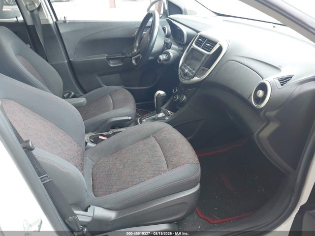 45910327 :رقم المزاد ، 1G1JD6SH9J4107050 vin ، 2018 Chevrolet Sonic Lt Auto مزاد بيع