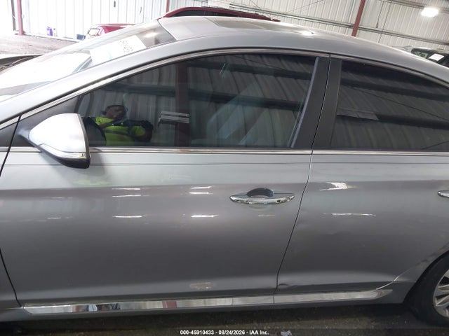 Продажа на аукционе авто 2017 Hyundai Sonata Sport, vin: 5NPE34AF4HH587678, номер лота: 45910433