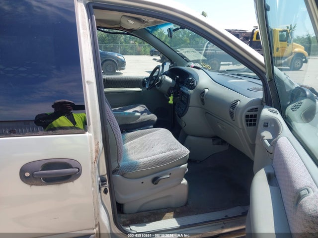 45910951 :رقم المزاد ، 2C4GJ2533YR824666 vin ، 2000 Chrysler Voyager مزاد بيع