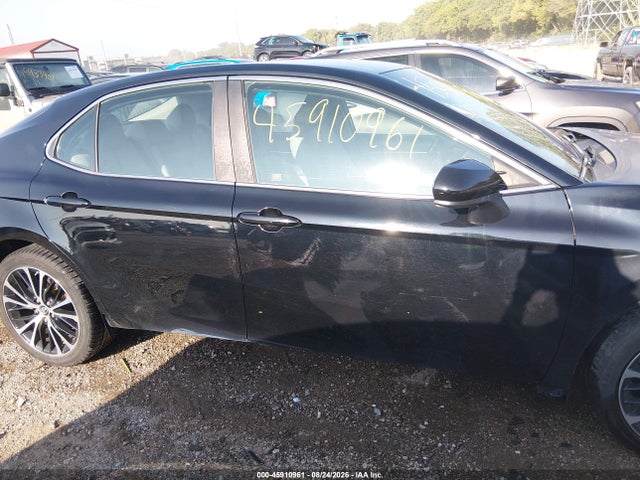 45910961 :رقم المزاد ، 4T1B11HK2JU580620 vin ، 2018 Toyota Camry Se مزاد بيع