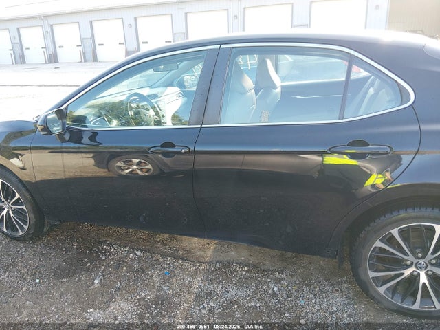 45910961 :رقم المزاد ، 4T1B11HK2JU580620 vin ، 2018 Toyota Camry Se مزاد بيع
