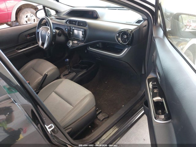 Toyota Prius C Four 2015 JTDKDTB34F1093159 Image 5