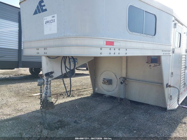 45911211 :رقم المزاد ، 1e9wg202320175462 vin ، 2002 Gooseneck Goosenaeck مزاد بيع
