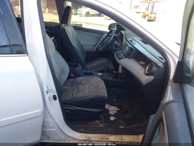 2T3RFREV9HW564218 Toyota Rav4 Xle