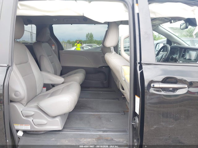2019 Toyota Sienna Xle Premium 7 Passenger მანქანა იყიდება აუქციონზე, vin: 5TDDZ3DCXKS227127, აუქციონის ნომერი: 45911607