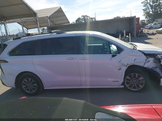 Toyota SIENNA LE 2021 5TDBRKEC4MS073310 Image 13