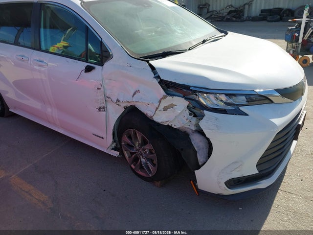 Toyota SIENNA LE 2021 5TDBRKEC4MS073310 Image 6