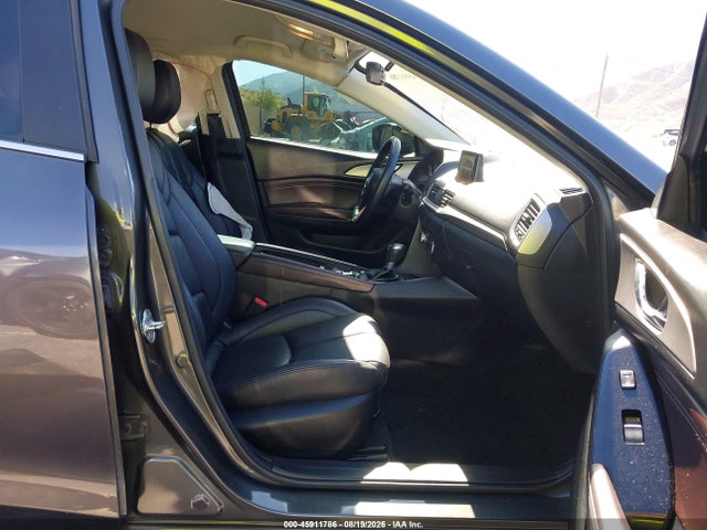 3MZBN1L36JM269590 Mazda Mazda3 Touring