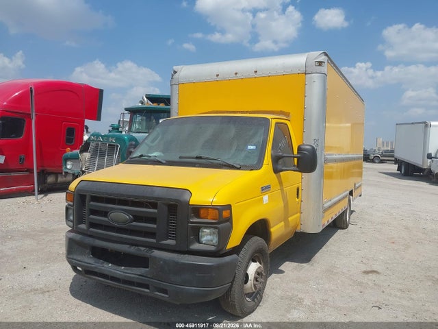 Ford E-350 Cutaway 2015 1FDWE3FS5FDA16410 Image 2