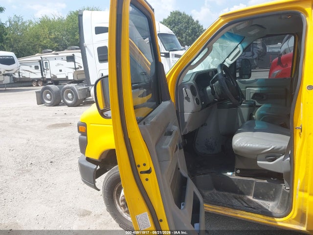 Ford E-350 Cutaway 2015 1FDWE3FS5FDA16410 Image 6