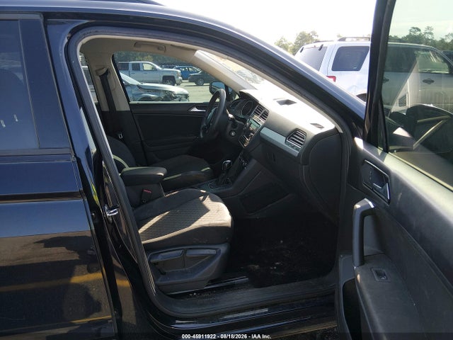 45911922 :رقم المزاد ، 3VV1B7AX6JM067849 vin ، 2018 Volkswagen Tiguan 2.0t S مزاد بيع