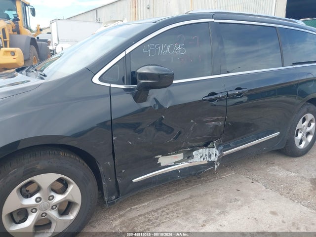 Aukcja sprzedaży 2017 Chrysler Pacifica Touring-l Plus, vin: 2C4RC1EG8HR721517, numer aukcji: 45912085