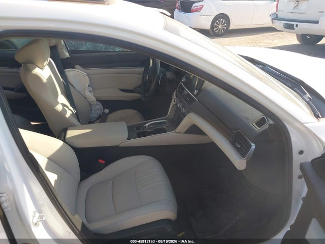 Продажа на аукционе авто 2021 Honda Accord Hybrid Touring, vin: 1HGCV3F97MA021581, номер лота: 45912163