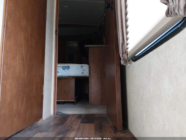 Продаж на аукціоні авто 2015 Wildwood Heritage Glen, vin: 4X4FWBJ20FU007188, номер лоту: 45912400