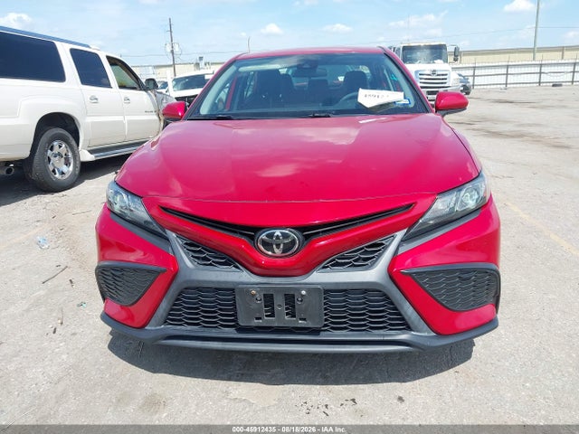 45912435 :رقم المزاد ، 4T1G11AK4MU496870 vin ، 2021 Toyota Camry Se مزاد بيع