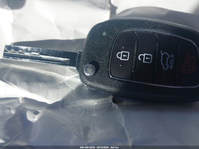Продаж на аукціоні авто 2018 Hyundai Santa Fe Sport 2.4l, vin: 5XYZTDLB7JG555767, номер лоту: 45912539