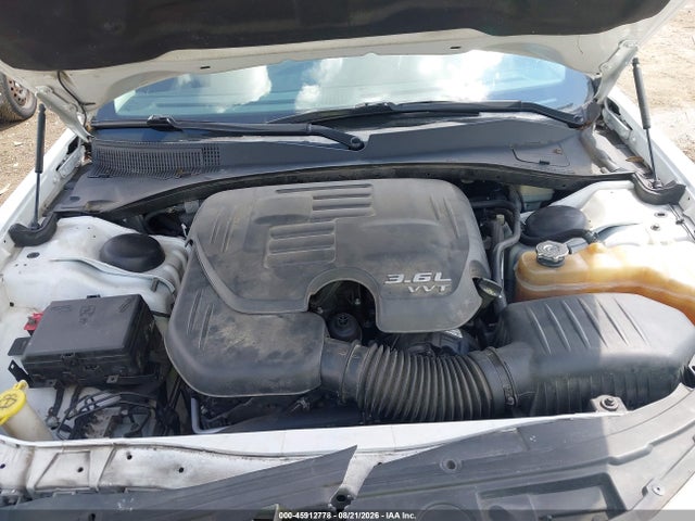 Продажа на аукционе авто 2015 Chrysler 300 Limited, vin: 2C3CCAAG2FH749283, номер лота: 45912778