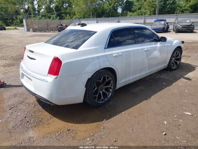 Продажа на аукционе авто 2015 Chrysler 300 Limited, vin: 2C3CCAAG2FH749283, номер лота: 45912778
