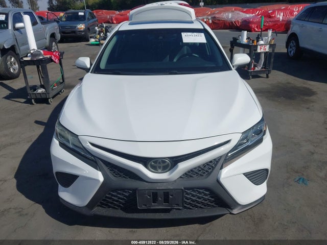Auction sale of the 2018 Toyota Camry Se, vin: 4T1B11HK7JU562324, lot number: 45912822