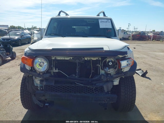 Продажа на аукционе авто 2013 Toyota Fj Cruiser, vin: JTEBU4BF0DK158558, номер лота: 45912874