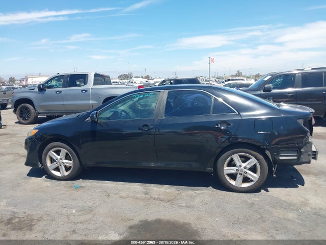 4T1BF1FK0EU744795 Toyota CAMRY SE
