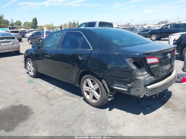 4T1BF1FK0EU744795 Toyota CAMRY SE
