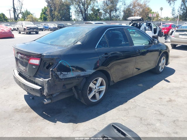 4T1BF1FK0EU744795 Toyota CAMRY SE