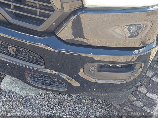 1C6SRFJT4NN111050 RAM 1500 Laramie 4x4 5&#039;7 Box