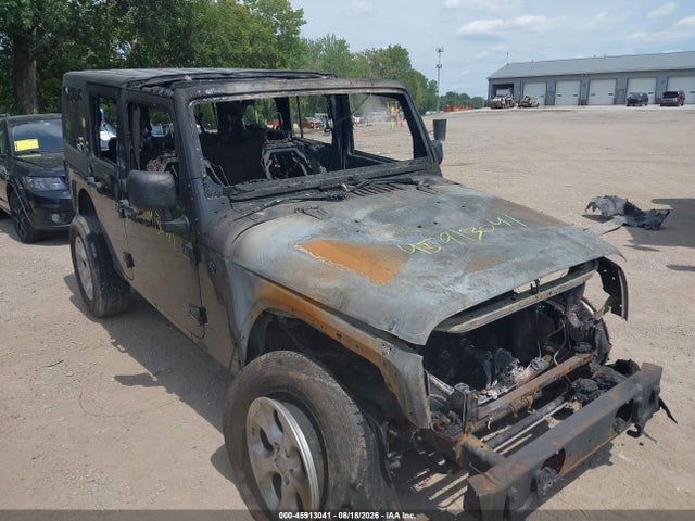 2013 Jeep Wrangler Unlimited Sahara მანქანა იყიდება აუქციონზე, vin: 1C4HJWEGXDL696847, აუქციონის ნომერი: 45913041