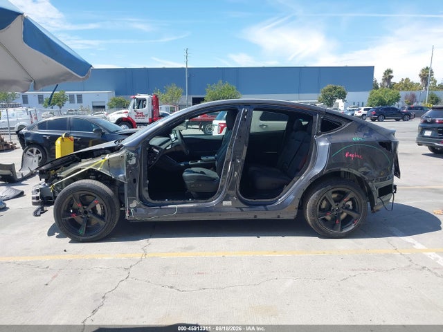 2026 Tesla Model Y Premium/rear-wheel Drive მანქანა იყიდება აუქციონზე, vin: 7SAYGDED2TF614610, აუქციონის ნომერი: 45913311