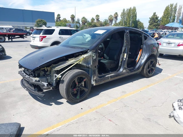 2026 Tesla Model Y Premium/rear-wheel Drive მანქანა იყიდება აუქციონზე, vin: 7SAYGDED2TF614610, აუქციონის ნომერი: 45913311
