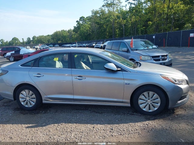 Продажа на аукционе авто 2016 Hyundai Sonata Hybrid Se, vin: KMHE24L16GA027022, номер лота: 45913381