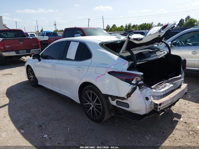 45913692 :رقم المزاد ، 4T1G11AK9MU483774 vin ، 2021 Toyota Camry Se مزاد بيع