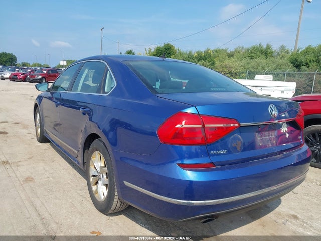 2016 Volkswagen Passat 1.8t S მანქანა იყიდება აუქციონზე, vin: 1VWAT7A38GC005983, აუქციონის ნომერი: 45913847