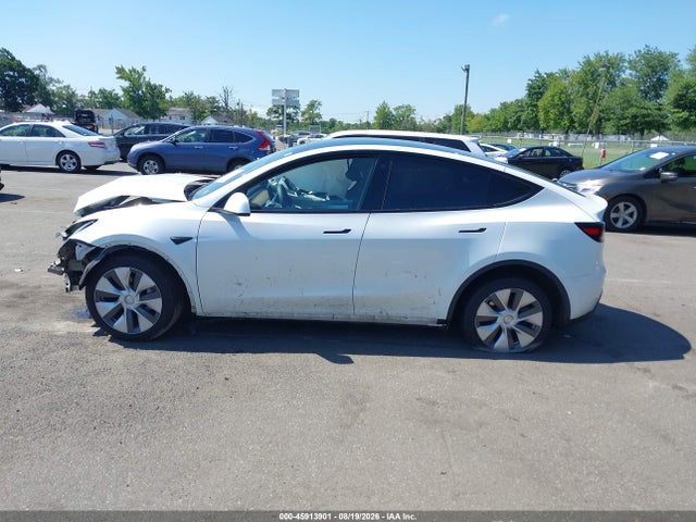Продажа на аукционе авто 2023 Tesla Model Y Awd/long Range Dual Motor All-wheel Drive, vin: 7SAYGDEE5PA060894, номер лота: 45913901