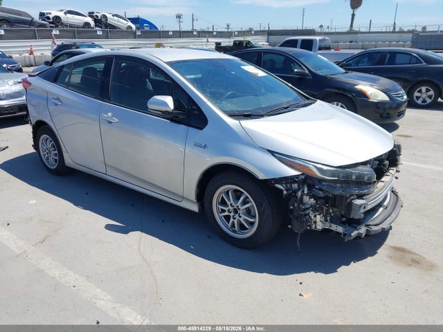 Toyota Prius Prime Premium 2017 JTDKARFP8H3060102 головне зображення