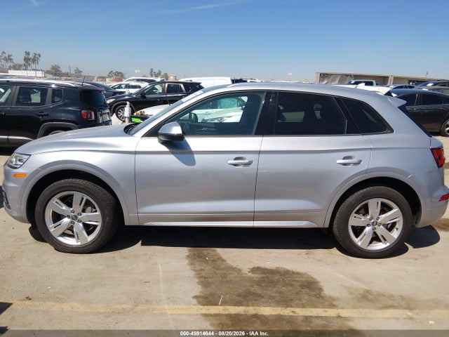 WA1ANAFY8J2077000 Audi Q5 2.0t Premium/2.0t Tech Premium
