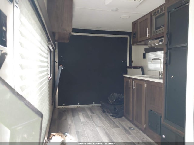 Продаж на аукціоні авто 2019 Forest River Cherokee Wolf Pup 18rjb Toyhauler Travel Trailer, vin: 5ZT2CKGC5KY003085, номер лоту: 45914815