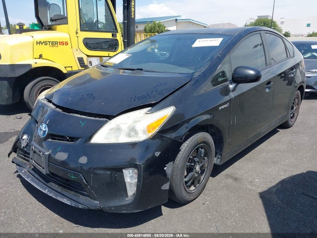 Toyota Prius Two 2014 JTDKN3DUXE1741153 Image 2