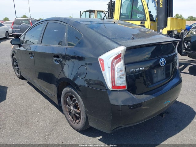 Toyota Prius Two 2014 JTDKN3DUXE1741153 Image 3