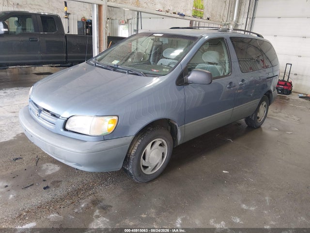 2000 Toyota Sienna Le მანქანა იყიდება აუქციონზე, vin: 4T3ZF13C5YU203460, აუქციონის ნომერი: 45915063