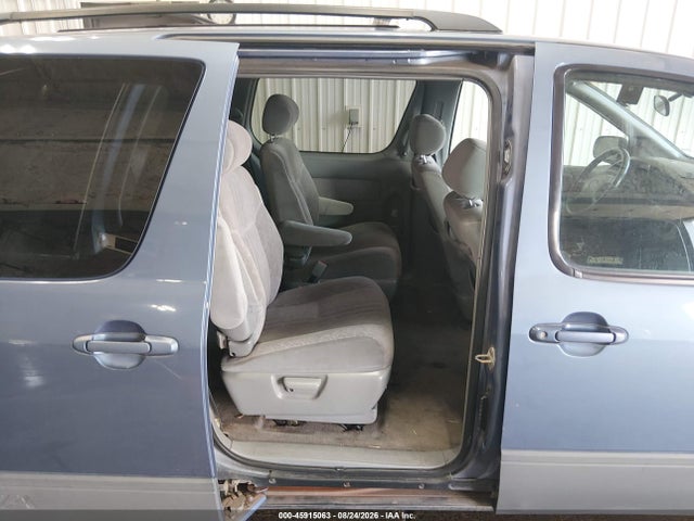 2000 Toyota Sienna Le მანქანა იყიდება აუქციონზე, vin: 4T3ZF13C5YU203460, აუქციონის ნომერი: 45915063
