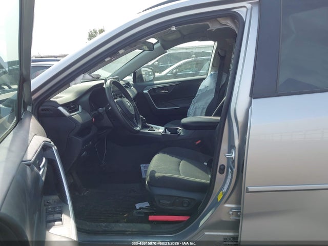 2T3P1RFV2RC484511 Toyota Rav4 Xle