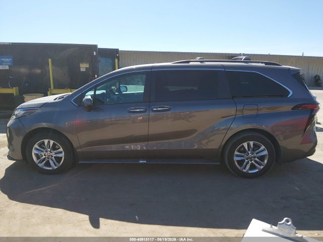 5TDJRKEC8RS186681 Toyota SIENNA XLE