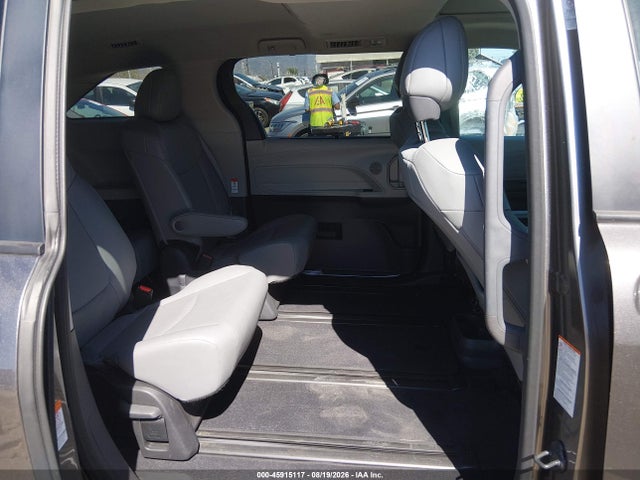 5TDJRKEC8RS186681 Toyota SIENNA XLE